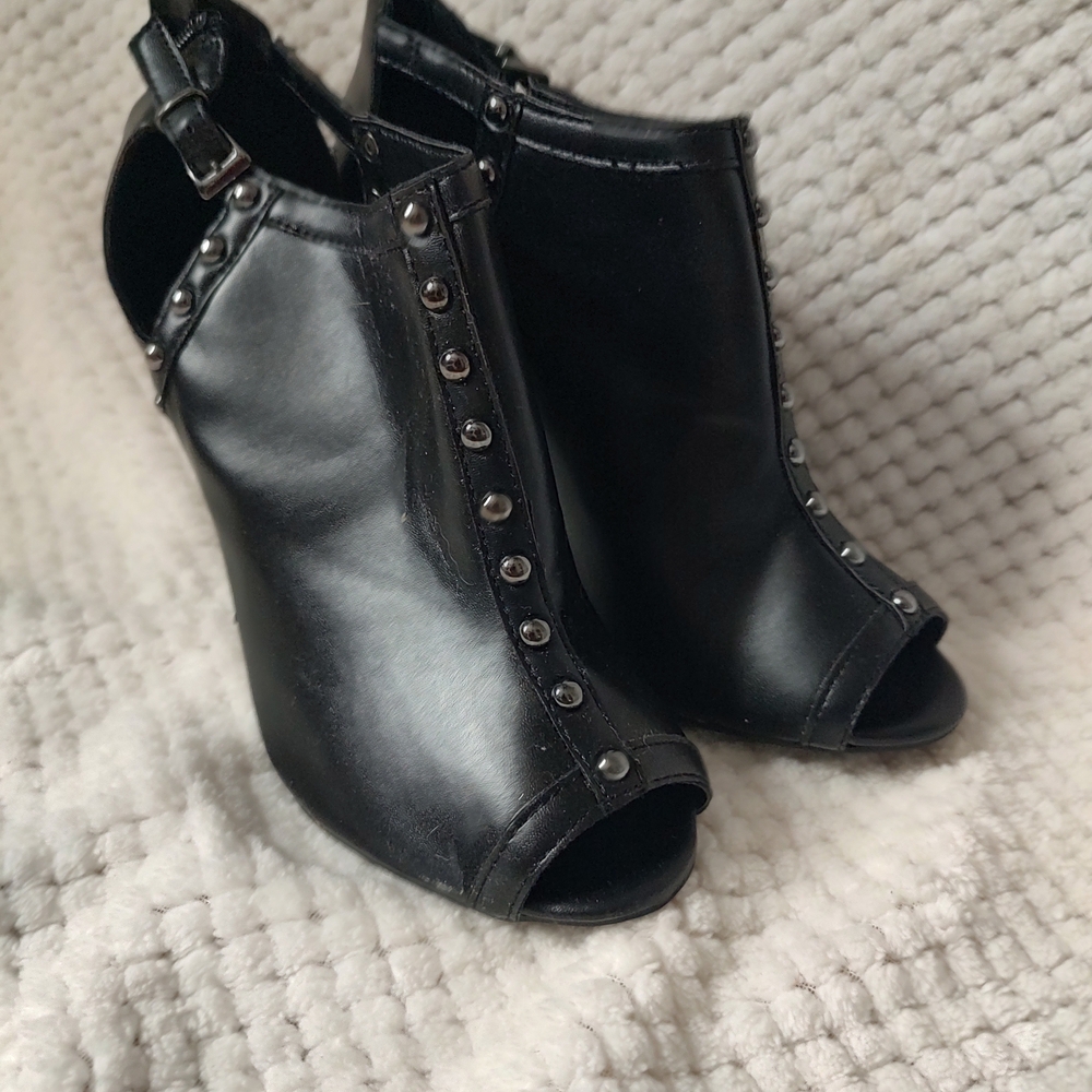 Simply Vera Vera Wang Black Peep-Toe Booties